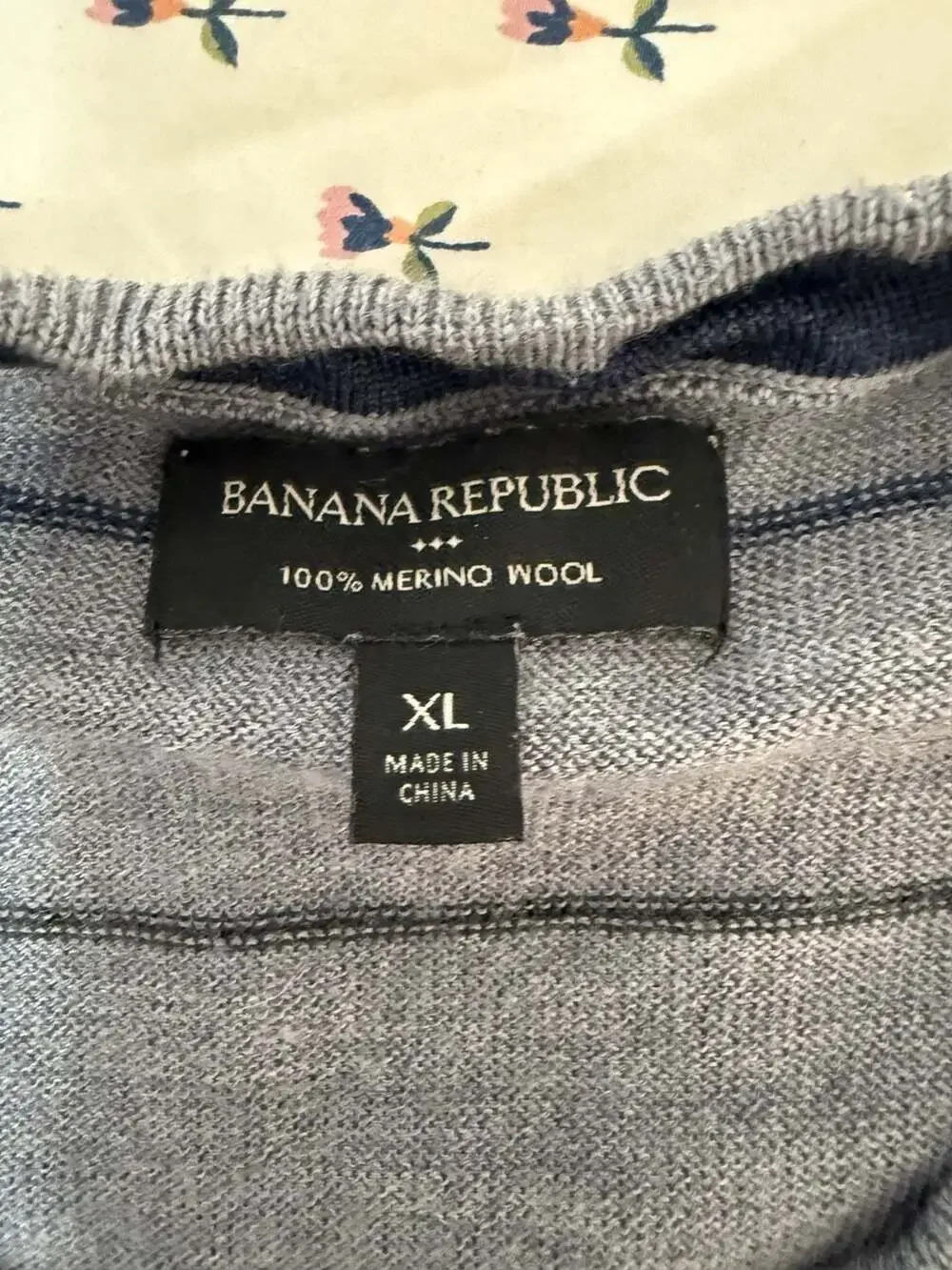 Banana Republic XL Gray Striped 100% Merino Wool Crew Neck Sweater